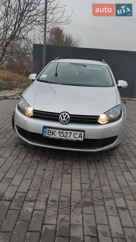Универсал Volkswagen Golf 2011 в Ровно