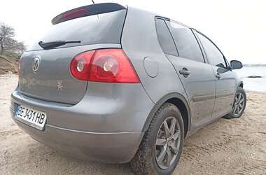 Хетчбек Volkswagen Golf 2005 в Миколаєві