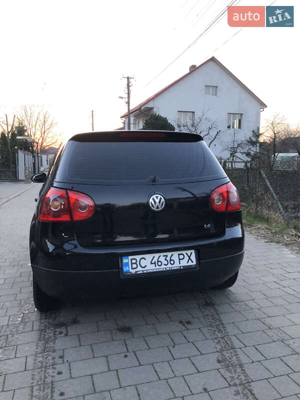 Хэтчбек Volkswagen Golf 2004 в Львове
