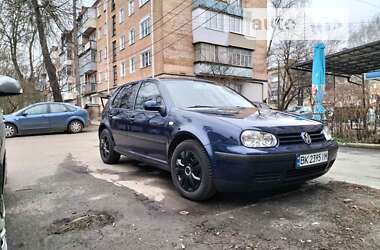 Хетчбек Volkswagen Golf 2002 в Рівному