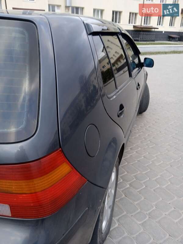 Хэтчбек Volkswagen Golf 2002 в Теплике