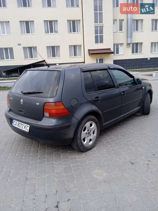 Хэтчбек Volkswagen Golf 2002 в Теплике