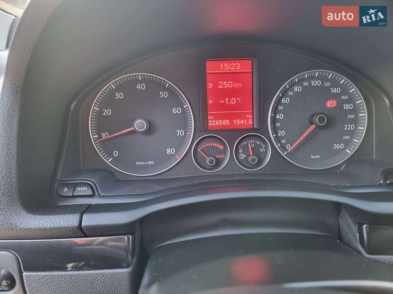 Хэтчбек Volkswagen Golf 2008 в Черновцах