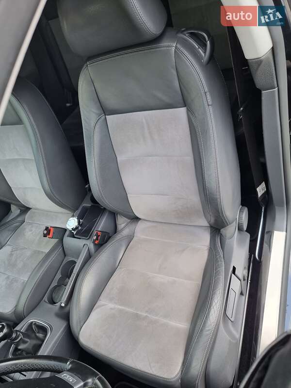 Хэтчбек Volkswagen Golf 2008 в Черновцах