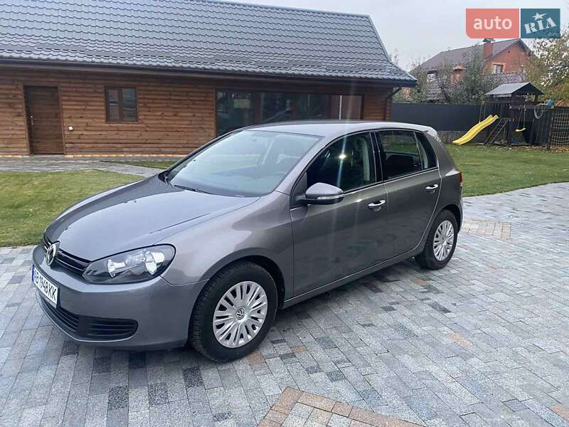 Хетчбек Volkswagen Golf 2009 в 