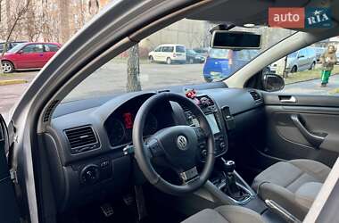 Хэтчбек Volkswagen Golf 2008 в 