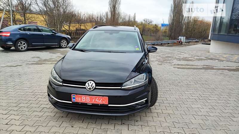 Универсал Volkswagen Golf 2019 в Ровно