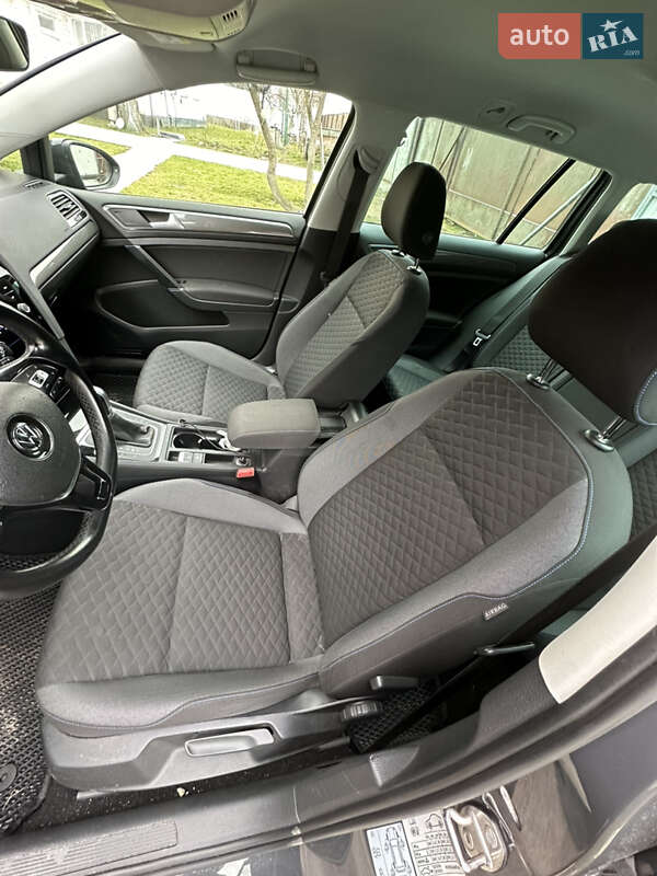 Универсал Volkswagen Golf 2018 в Киеве