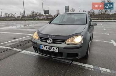 Хэтчбек Volkswagen Golf 2004 в Киеве