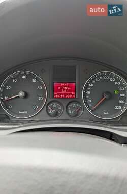 Хэтчбек Volkswagen Golf 2004 в Киеве