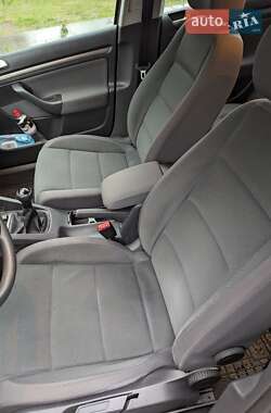 Хэтчбек Volkswagen Golf 2004 в Киеве