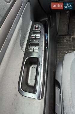 Хэтчбек Volkswagen Golf 2004 в Киеве