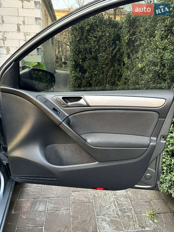 Хэтчбек Volkswagen Golf 2012 в Виннице