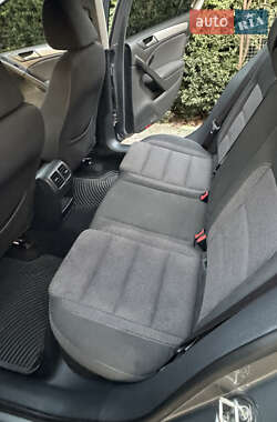 Хэтчбек Volkswagen Golf 2012 в 