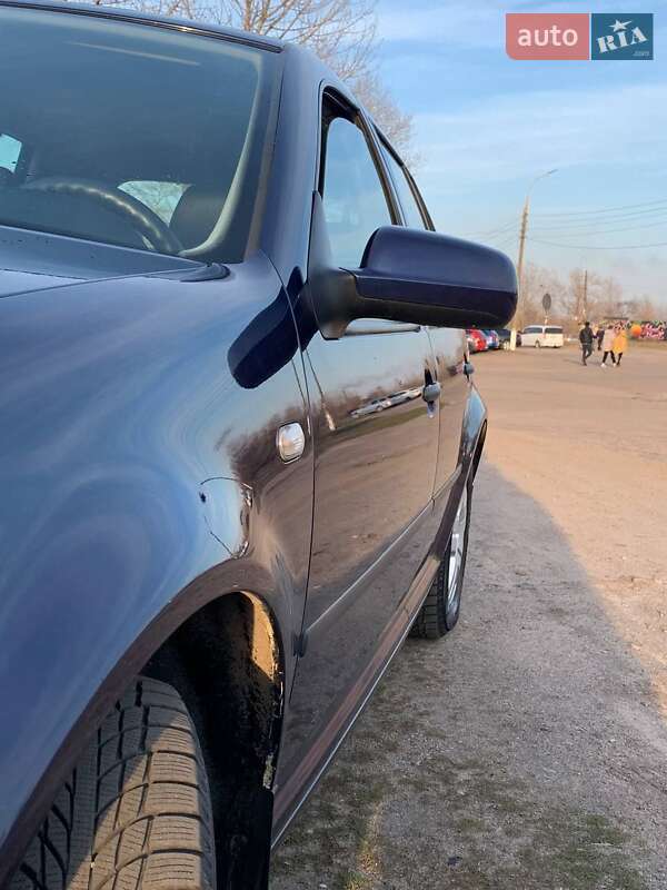 Хетчбек Volkswagen Golf 2000 в Кам'янському