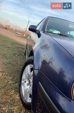 Хетчбек Volkswagen Golf 2000 в 