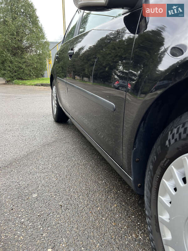 Хетчбек Volkswagen Golf 2004 в Хусті