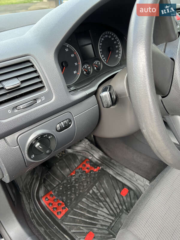 Хетчбек Volkswagen Golf 2004 в Хусті