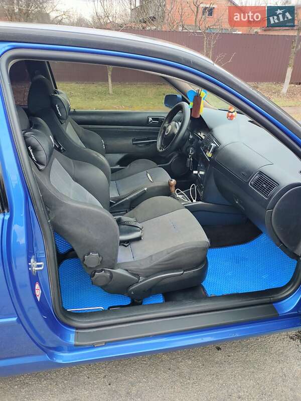 Хэтчбек Volkswagen Golf 1998 в Киеве