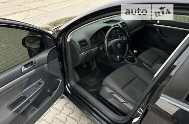 Хетчбек Volkswagen Golf 2006 в Сумах