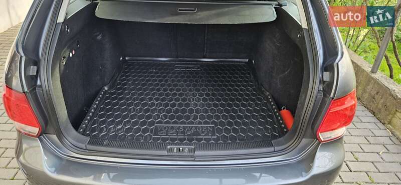 Универсал Volkswagen Golf 2010 в Иршаве