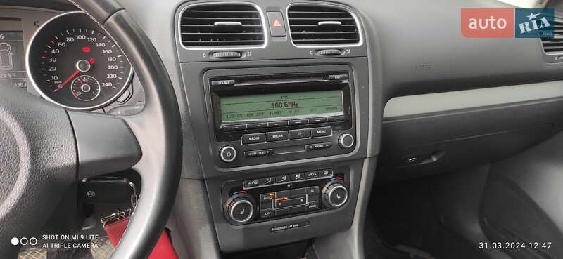 Хэтчбек Volkswagen Golf 2010 в Львове