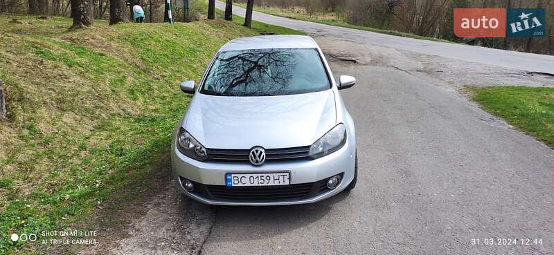 Хэтчбек Volkswagen Golf 2010 в Львове