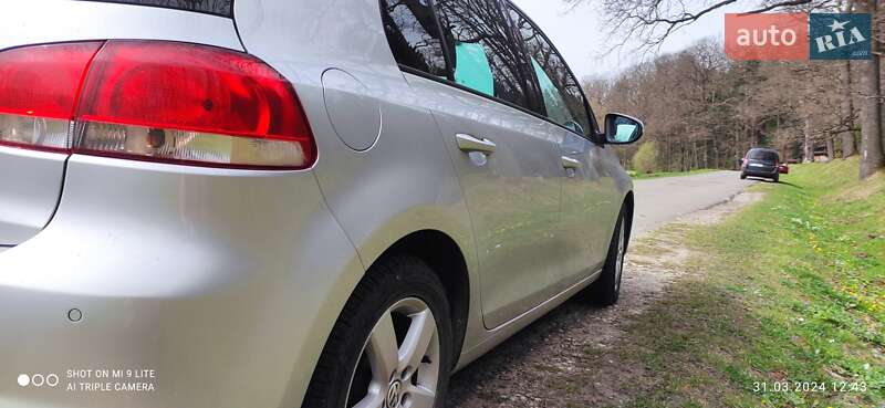 Хэтчбек Volkswagen Golf 2010 в Львове