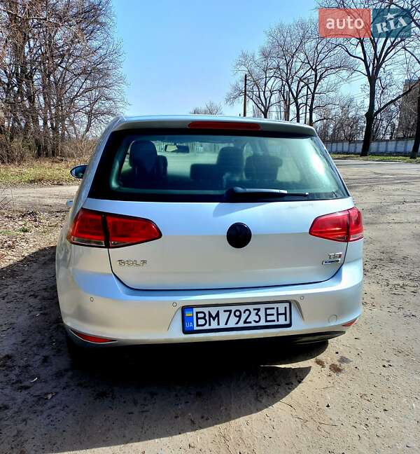 Хэтчбек Volkswagen Golf 2016 в Ромнах