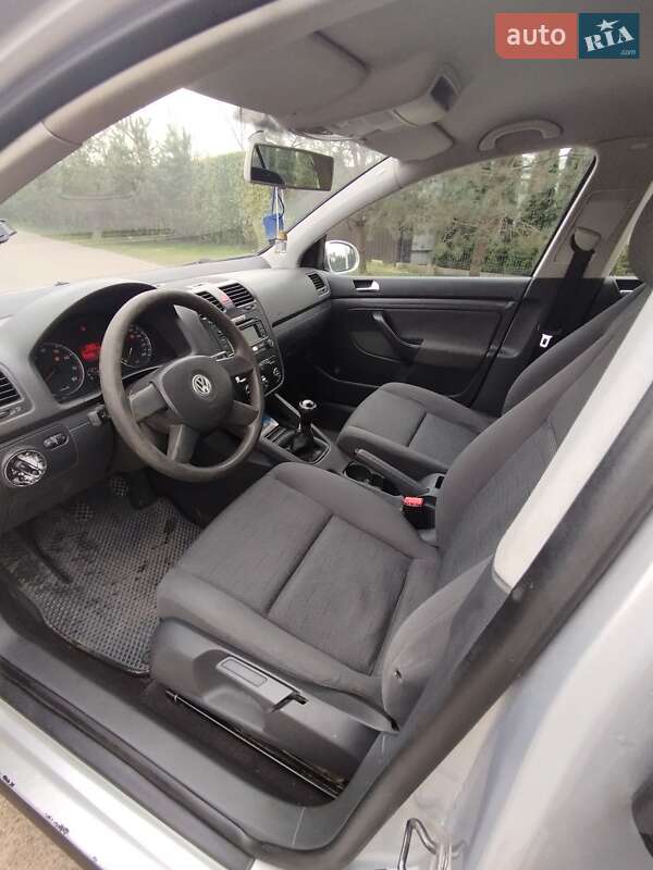 Хэтчбек Volkswagen Golf 2004 в Яворове
