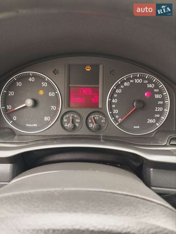 Хэтчбек Volkswagen Golf 2004 в Яворове