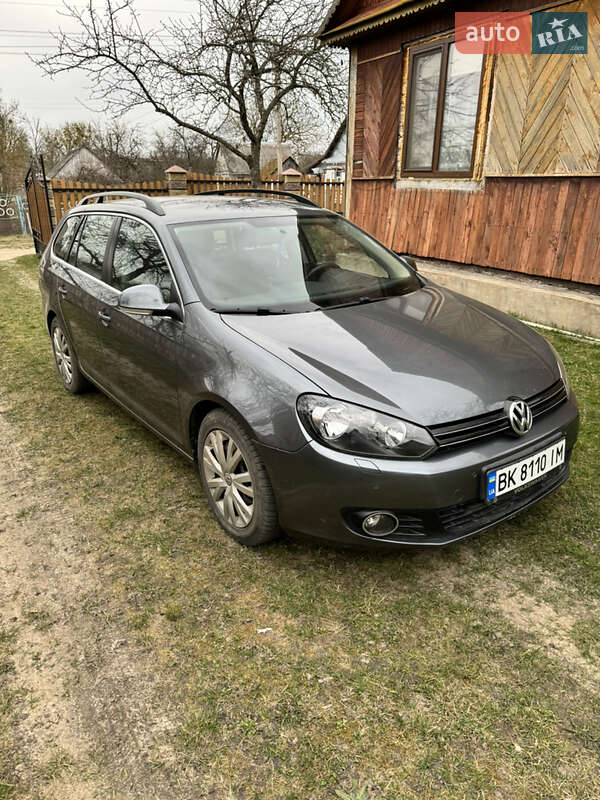 Универсал Volkswagen Golf 2009 в Вараше
