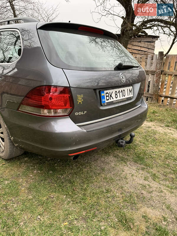 Универсал Volkswagen Golf 2009 в Вараше