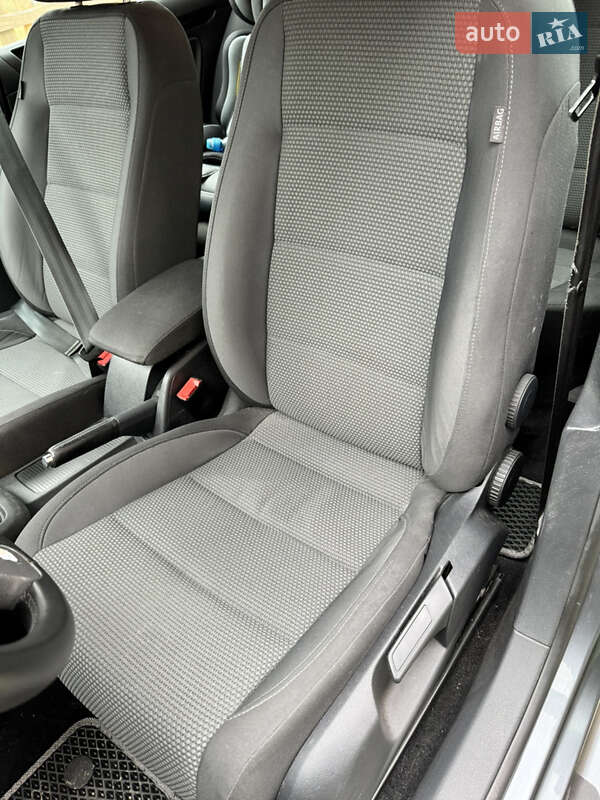 Универсал Volkswagen Golf 2009 в Вараше