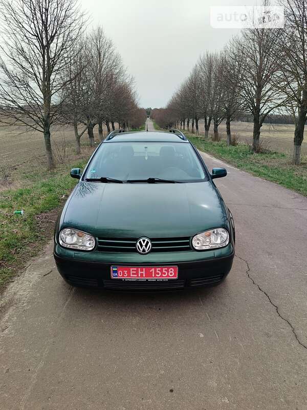 Универсал Volkswagen Golf 2001 в Ровно