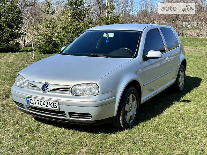 Хэтчбек Volkswagen Golf 2000 в Христиновке
