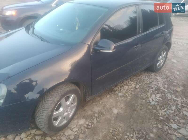 Хэтчбек Volkswagen Golf 2005 в Ивано-Франковске