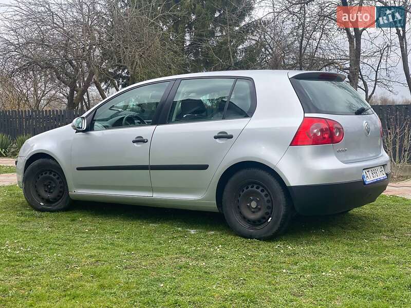 Хетчбек Volkswagen Golf 2003 в Коломиї