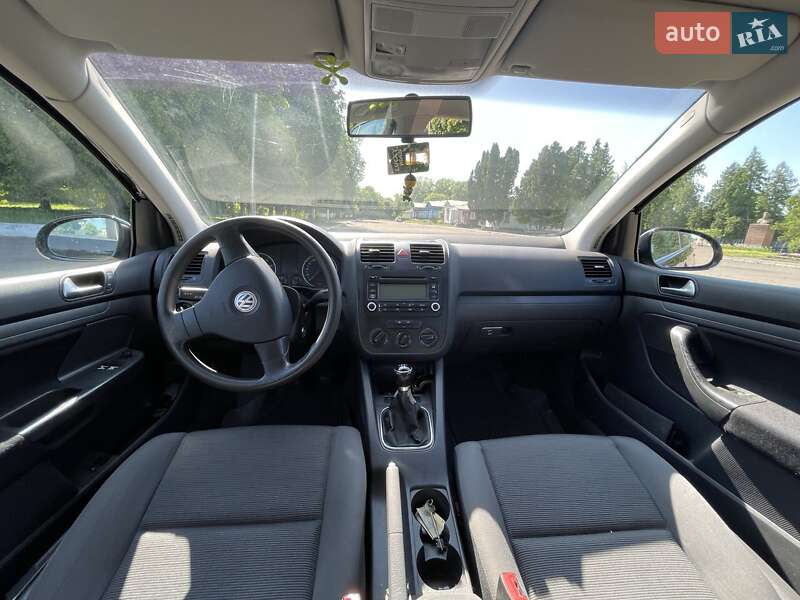 Хетчбек Volkswagen Golf 2006 в Києві