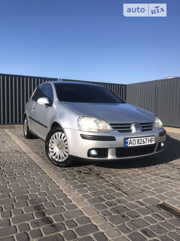 Хэтчбек Volkswagen Golf 2005 в Мукачево