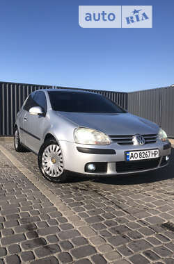 Хетчбек Volkswagen Golf 2005 в Мукачевому