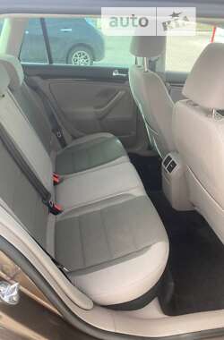 Універсал Volkswagen Golf 2010 в 