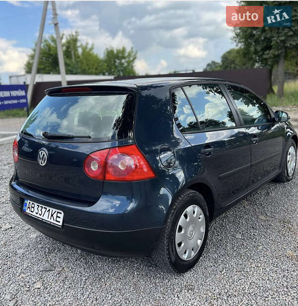 Хэтчбек Volkswagen Golf 2004 в Хмельнике