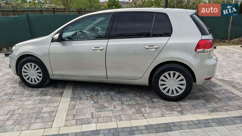 Хэтчбек Volkswagen Golf 2009 в Ужгороде