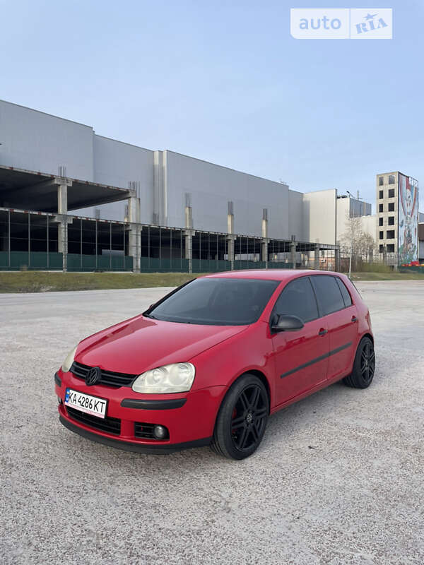 Хетчбек Volkswagen Golf 2004 в Києві