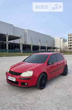 Хетчбек Volkswagen Golf 2004 в Києві