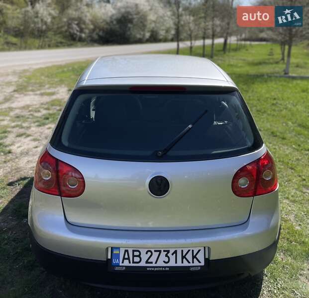 Хэтчбек Volkswagen Golf 2004 в Виннице