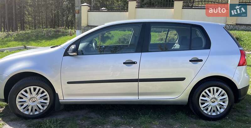 Хэтчбек Volkswagen Golf 2004 в Виннице
