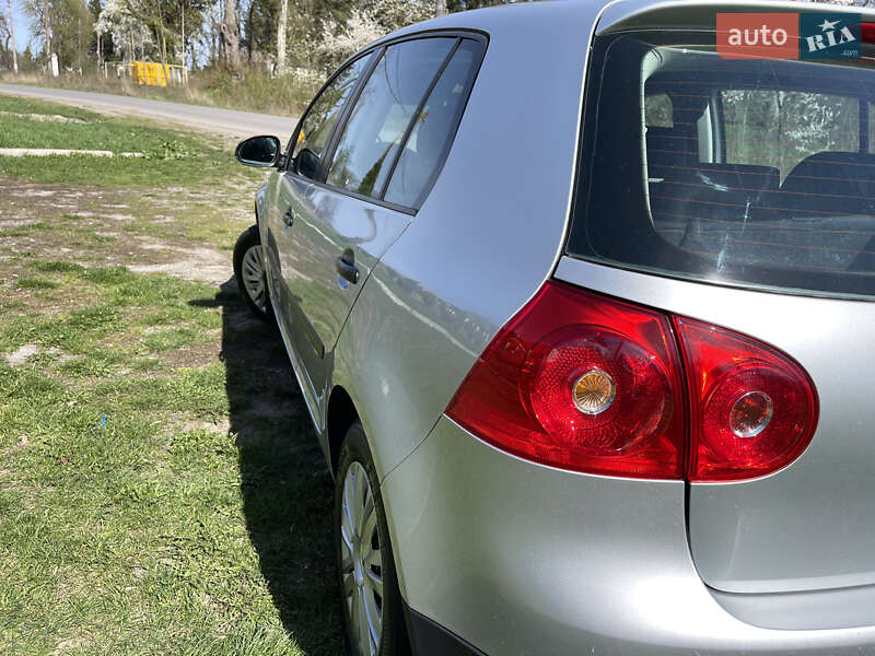 Хэтчбек Volkswagen Golf 2004 в Виннице