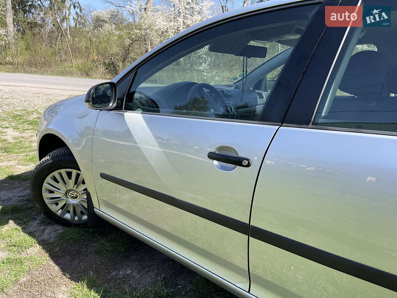 Хэтчбек Volkswagen Golf 2004 в Виннице